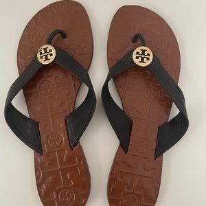 Tory Burch Thora Flip Flops in Black Leather